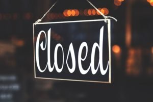 Closed sign of a restaurant in regards to article on licensing advice to prevent such circumstances