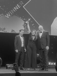 Winner Sarah Willingham, founder and CEO of Nightcap PLC alongside newest licensing partner, Inzani of Poppleston Allen and Dara Ó Briain